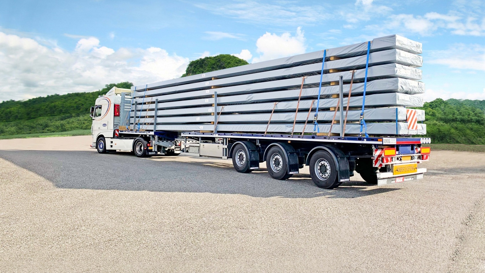 MAX200 flatbed trailer with 3 to 4 axles for long loads